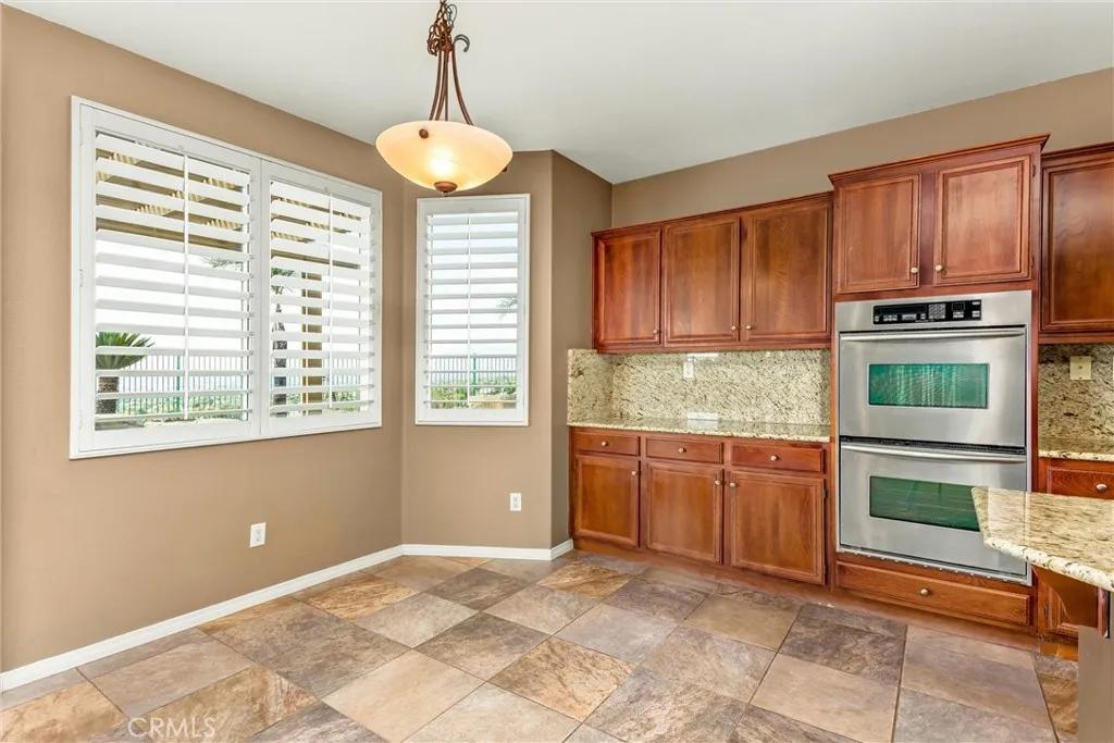 7526 Tioga Lane, Highland, California 92346 home-pic-18